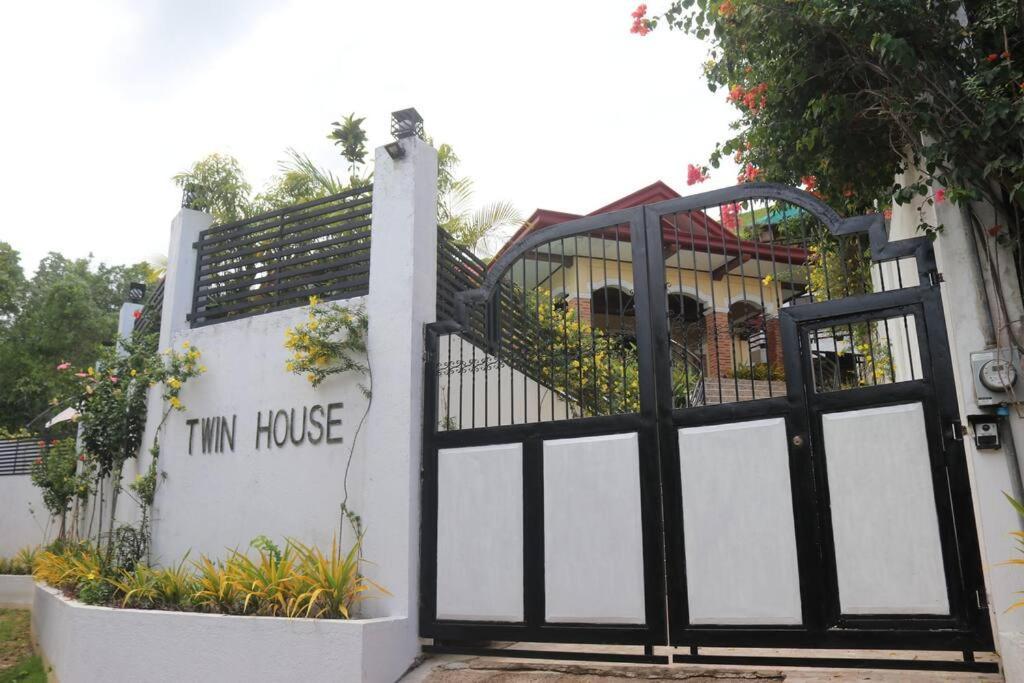Twin House Villa Coron Luaran gambar